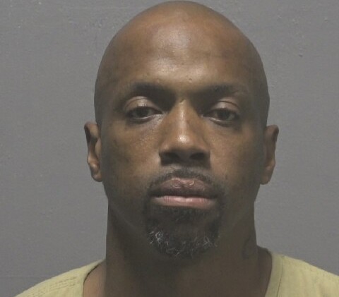 Wilmington man arrested after police find drugs, stolen gun following foot chase